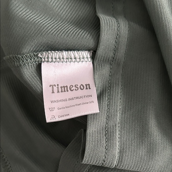 Timeson Green Floral Tunic Top | 3/4 Sleeve Lightweight Blouse - Picture 7 of 10